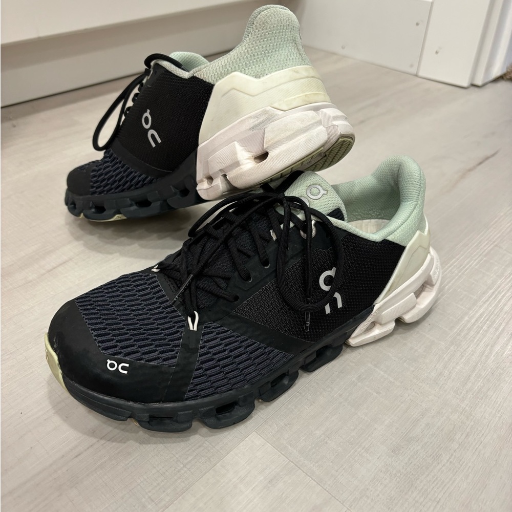 Womens on cloud size 7.5